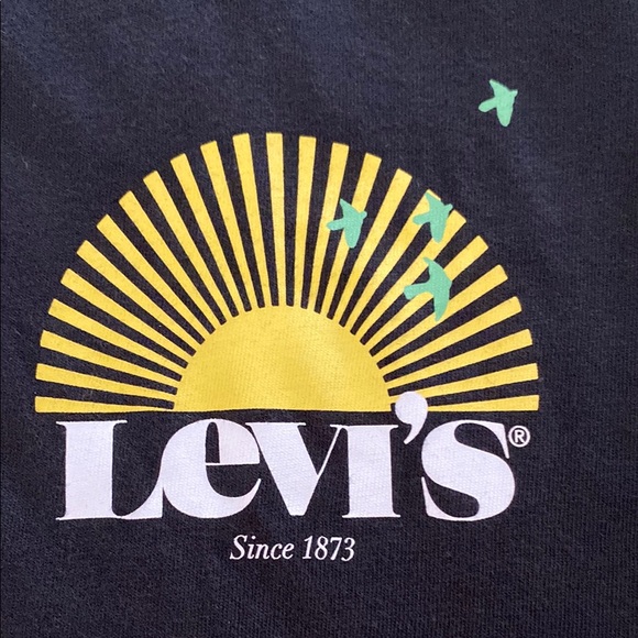 Levi's Black Tee with Sunburst Design - Picture 3 of 7